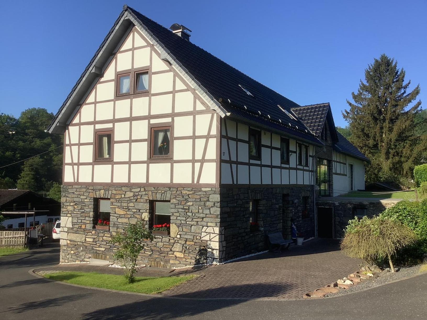 זימראת' Berg Blick Eifler Bauernhaus Modern Restauriert מראה חיצוני תמונה